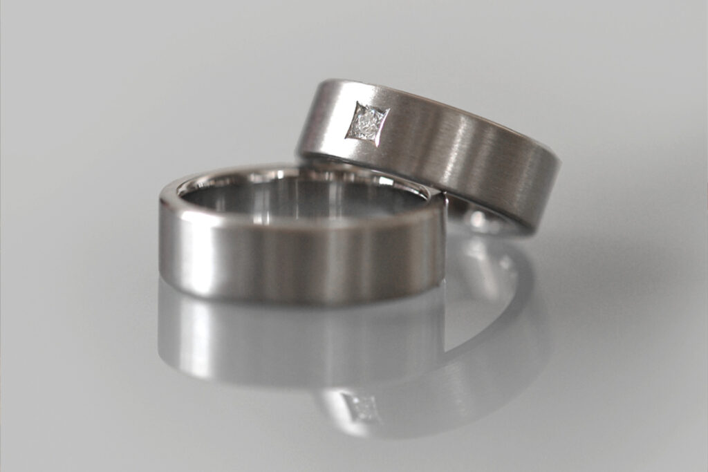 Trauringe mit Charakter - entdecke besondere Eheringe in Gold, Rose, Weißgold und Silber
