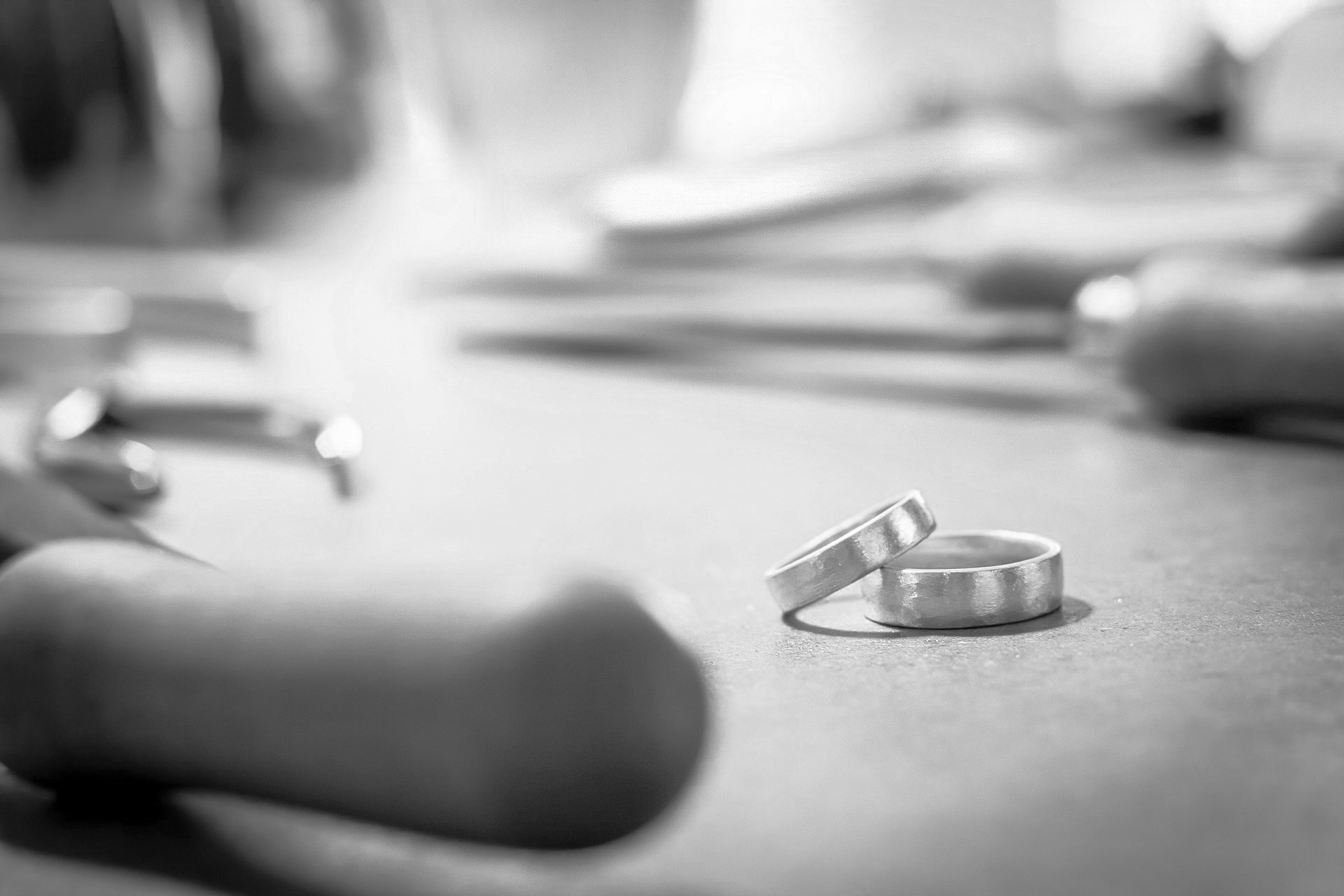 Goldschmiedekurs - so geht selber Schmuck machen Gallery 2 Carousel 9 Ein Paar Ringe in Silber anfertigen.